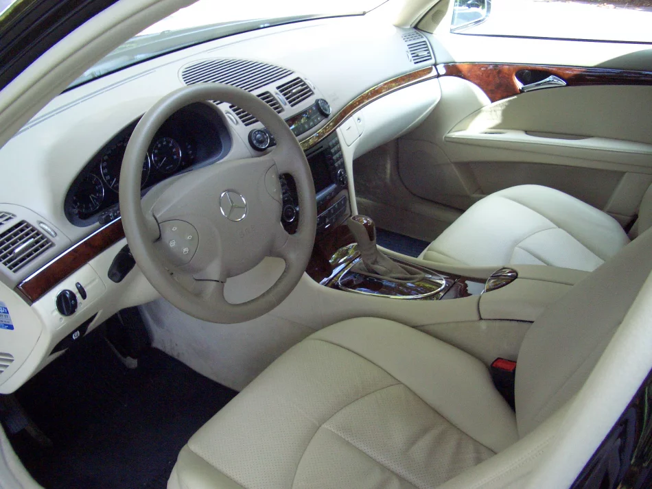 Mercedes-Benz E-class 2004 - Photo 3