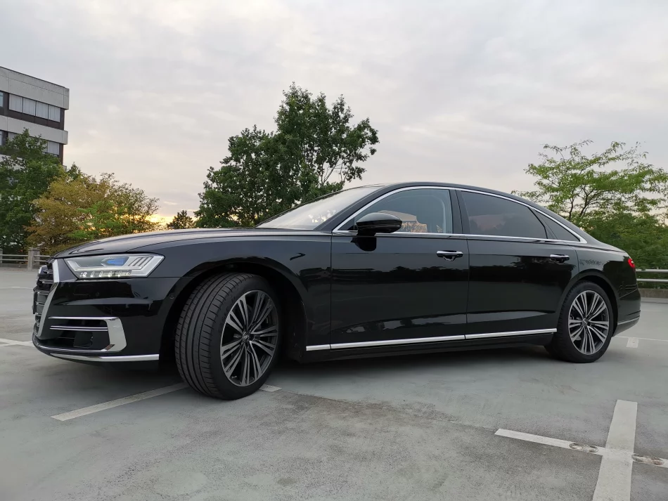 Audi A8 L 2018 - Photo 2