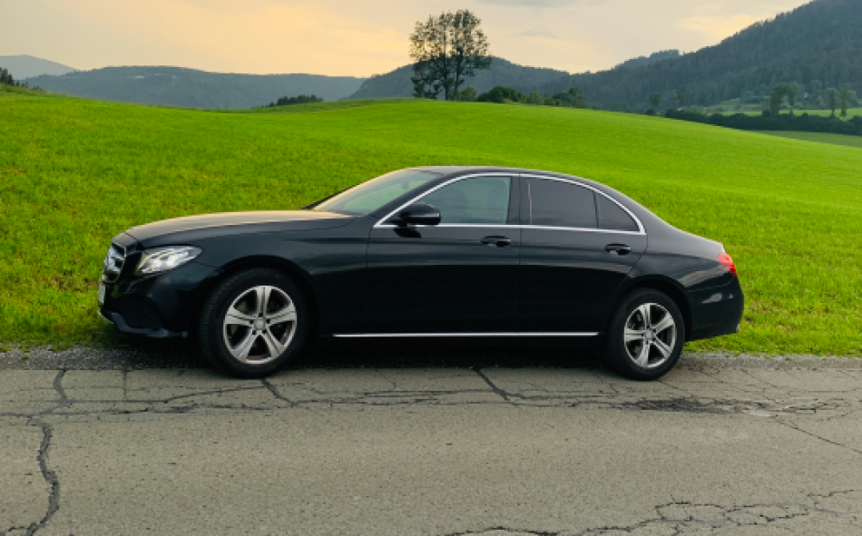 Mercedes-Benz E Class 2017 - Photo 2