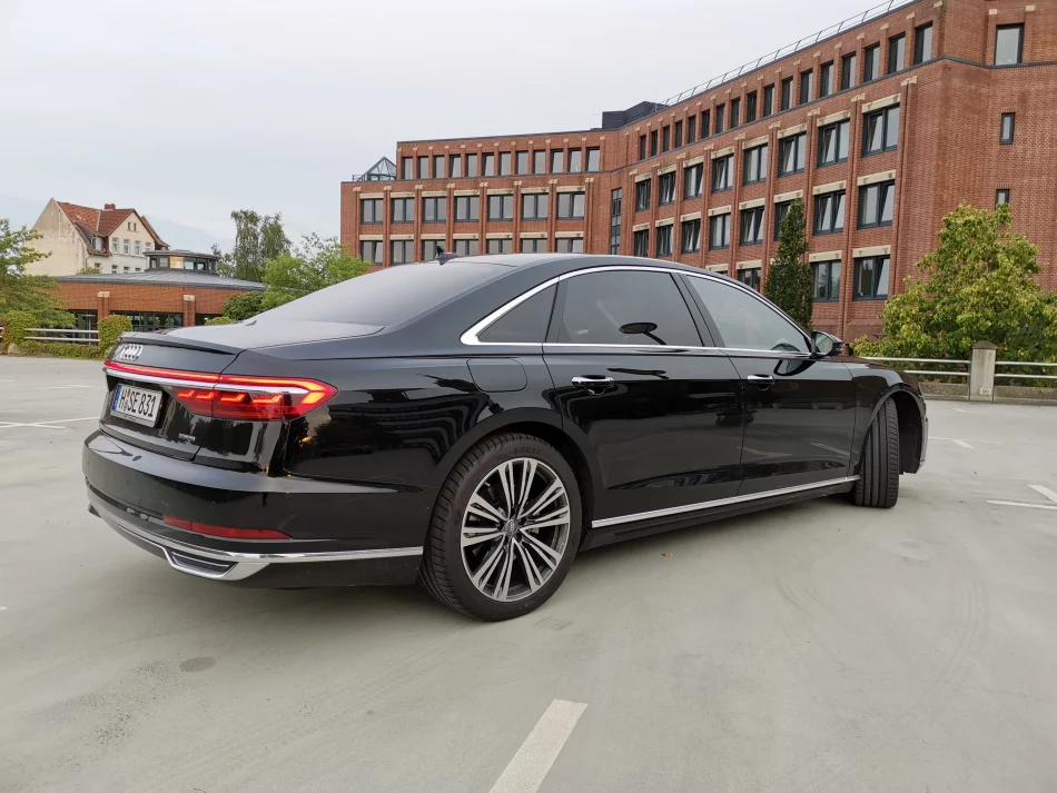 Audi A8 L 2018 - Photo 3