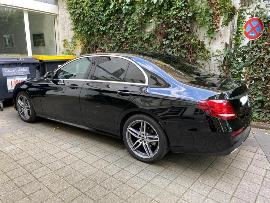 Mercedes-Benz E-class 2019 - Photo 2
